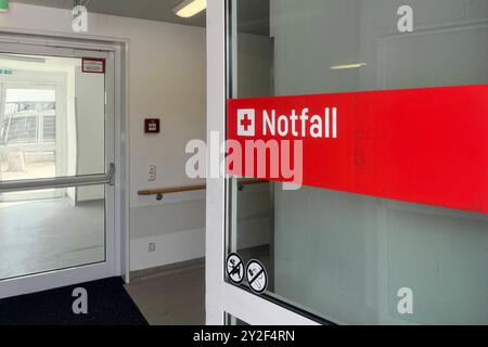 Eingang zur Notaufnahme, Notfall,Krankenhaus,Klinik *** Eingang zur Notaufnahme, Notfall, Krankenhaus, Klinik Stockfoto