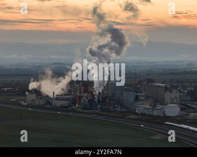 Blick auf Methanol- und Ethanolfabrik. Polnischer Hersteller von Bioethanol und Ethanol aus Maiskorn. Das Produktionswerk befindet sich in der Nähe von Nysa in Stockfoto