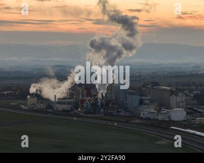 Blick auf Methanol- und Ethanolfabrik. Polnischer Hersteller von Bioethanol und Ethanol aus Maiskorn. Das Produktionswerk befindet sich in der Nähe von Nysa in Stockfoto