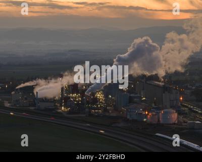 Blick auf Methanol- und Ethanolfabrik. Polnischer Hersteller von Bioethanol und Ethanol aus Maiskorn. Das Produktionswerk befindet sich in der Nähe von Nysa in Stockfoto