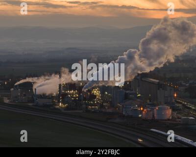 Blick auf Methanol- und Ethanolfabrik. Polnischer Hersteller von Bioethanol und Ethanol aus Maiskorn. Das Produktionswerk befindet sich in der Nähe von Nysa in Stockfoto