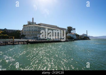 Alcatraz, ein ehemaliges Hochsicherheitsgefängnis auf Alcatraz Island in der Bucht von San Francisco, ist bekannt für seine berüchtigte Vergangenheit und seine atemberaubende Lage. It Stockfoto
