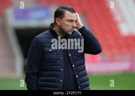 Gillinghams Trainer Mark Bonner während des Spiels der Sky Bet League Two im Eco-Power Stadium Doncaster. Bilddatum: Samstag, 7. September 2024. Stockfoto