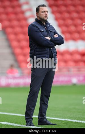 Gillinghams Trainer Mark Bonner während des Spiels der Sky Bet League Two im Eco-Power Stadium Doncaster. Bilddatum: Samstag, 7. September 2024. Stockfoto