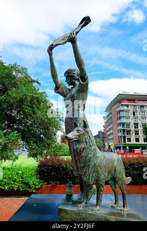 Florence martus Skulptur des Savannah Waving Girl befindet sich am Flussufer in der historischen Innenstadt von Savannah, Georgia. Erstellt Am 28. August 2024 Stockfoto