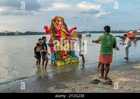 Ganapati Immersion in kalkutta Babughat West bengalen indien Stockfoto