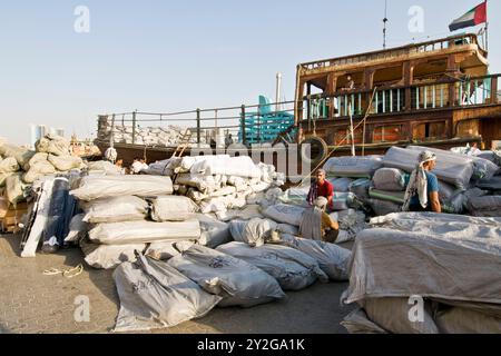 Fragmente des täglichen Lebens in der Nähe des Creek (Dubai - Vereinigte Arabische Emirate) Stockfoto