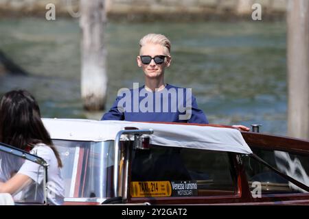 VENEDIG, ITALIEN - 2. SEPTEMBER: Tilda Swinton wird am 2. September 2024 auf dem 81. Internationalen Filmfestival in Venedig, Italien, gesehen. (Foto: Mark Cape/Insidefoto) Stockfoto