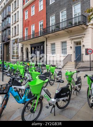 Lime Elektrofahrräder in Berkeley Square, Mayfair, London, England, Großbritannien Stockfoto