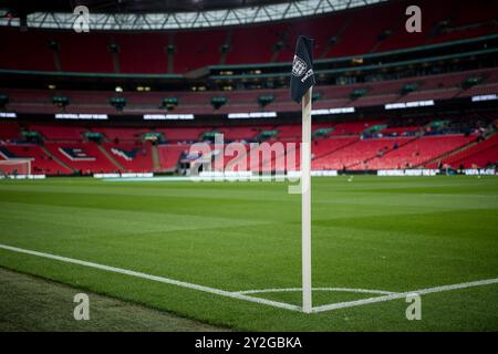 London, Großbritannien. September 2024. London, England, 10. September 2024: Eckflagge vor dem Spiel der UEFA Nations League zwischen England und Finnland im Wembley Stadium in London. (Pedro Porru/SPP) Credit: SPP Sport Press Photo. /Alamy Live News Stockfoto