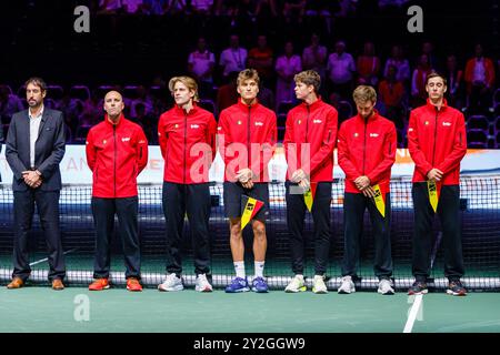 Bologna, Italien. September 2024. Die belgische Tennisnationalmannschaft posierte vor dem Gruppenspiel des Davis Cup 2024 zwischen den Niederlanden und Belgien am 10. September 2024 in der Unipol Arena in Bologna, Italien. Quelle: Massimiliano Donati/Alamy Live News Stockfoto