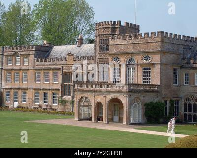 Forde Abbey ein mittelalterliches Zisterzienserkloster aus dem 12. Jahrhundert, heute eine Privatresidenz mit der ursprünglichen Küche, den Refektorien und dem Kapitelhaus. Surrou Stockfoto