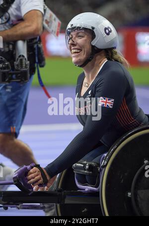 Hannah Cockroft aus Großbritannien trat 800 am 7. September 2024 bei den Paralympischen Sommerspielen 2024 in Paris im Stade de France an Stockfoto