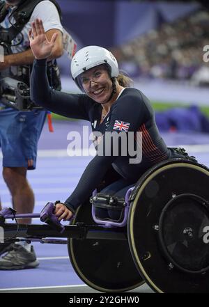 Hannah Cockroft aus Großbritannien trat 800 am 7. September 2024 bei den Paralympischen Sommerspielen 2024 in Paris im Stade de France an Stockfoto