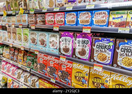 Rom Italien, Via del Pozzetto, Tigre Supermercado, Supermarkt Lebensmittelgeschäft, Regale mit Verkaufsessen, Innenausstattung, Boxen Frühstückszerealien, Kellogg's C Stockfoto