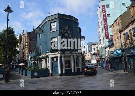 Das Corner House Pub in der Caroline Street. Cardiff, Wales, Vereinigtes Königreich. Juli 2024. Stockfoto