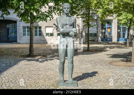 Statue von Richard Scheibe, Bundesministerium der Verteidigung, Bendlerblock, Gedenkstätte Deutscher Widerstand, Stauffenbergstraße, Tiergarten, Mitte, Berlin, Deutschland *** Statue von Richard Scheibe, Bundesministerium für Verteidigung, Bendlerblock, Gedenkstätte für Widerstand, Stauffenbergstraße, Tiergarten, Mitte, Berlin, Deutschland Stockfoto