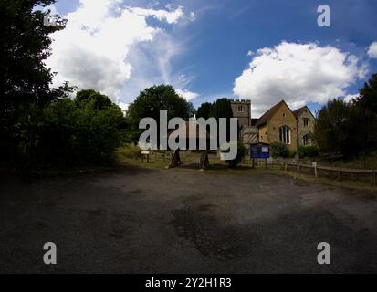 Weitläufige Außenansicht der Church of Saint John the Baptist, Layhams Road, West Wickham, Greater London, England. Panorama, Aussicht, Aussicht Stockfoto