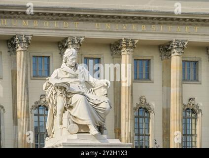 Denkmal Wilhelm von Humboldt, Hauptgebäude, Humboldt-Universität, unter den Linden, Mitte, Berlin, Deutschland *** Denkmal Wilhelm von Humboldt, Hauptgebäude, Humboldt-Universität, unter den Linden, Mitte, Berlin, Deutschland Stockfoto