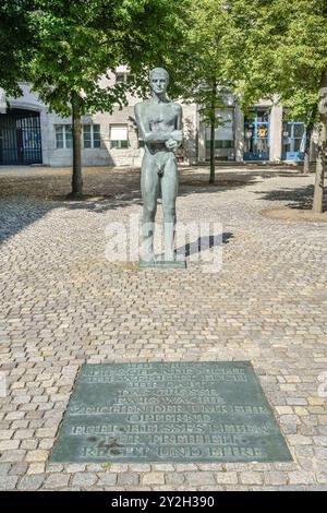 Statue von Richard Scheibe, Bundesministerium der Verteidigung, Bendlerblock, Gedenkstätte Deutscher Widerstand, Stauffenbergstraße, Tiergarten, Mitte, Berlin, Deutschland *** Statue von Richard Scheibe, Bundesministerium für Verteidigung, Bendlerblock, Gedenkstätte für Widerstand, Stauffenbergstraße, Tiergarten, Mitte, Berlin, Deutschland Stockfoto