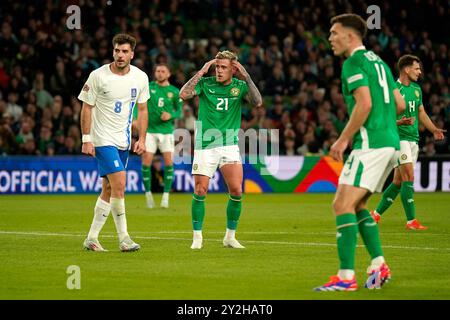 Sammie Szmodics (Mitte) der Republik Irland verpasst eine Chance während des Gruppenspiels der UEFA Nations League B2 im Aviva Stadium in Dublin. Bilddatum: Dienstag, 10. September 2024. Stockfoto