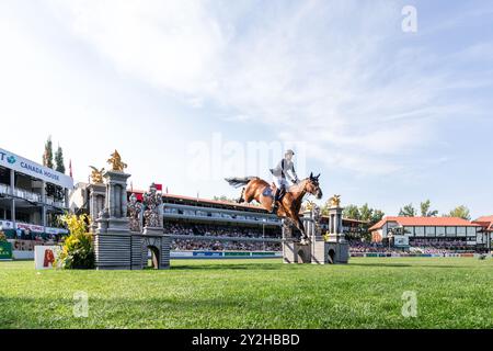 Calgary, Kanada - 8. September 2024. Der britische Fahrer Ben Maher reitet in Dallas Vegas Batilly an der zweiten Runde und im Jumpoff der CPKC Internation Stockfoto