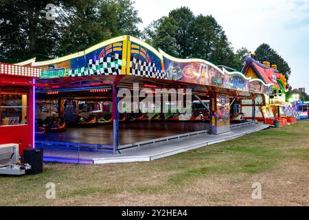 Auf einem Wandermarkt in Saffron Walden, Essex, Großbritannien, finden Sie Autoscooter Stockfoto