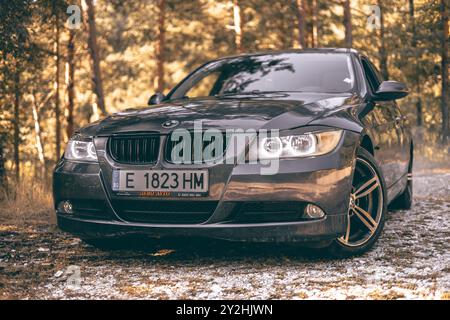 Bulgarien - 10 02 2024: Schöner Blick auf einen BMW e90 3er Serie. Stockfoto