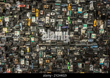 Viele alte Polaroid-Vintage-Fotografien verschiedene Kameras zu sehen Stockfoto