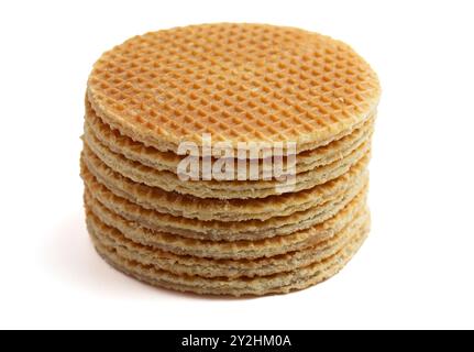 Karamell gefüllt niederländische Stroopwafel Cookies isoliert auf weißem Hintergrund Stockfoto