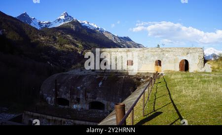 Le Fort du Replaton in Modane: Verlassene Festung in den Schweizer Alpen Stockfoto