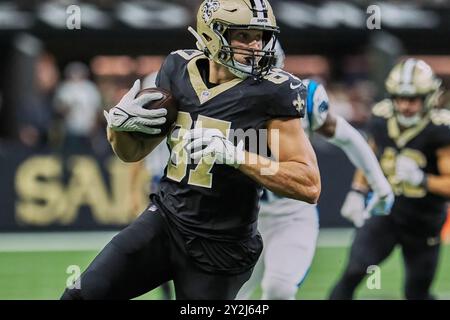 New Orleans, Louisiana, USA. September 2024. New Orleans Saints Tight End Foster Moreau spielt am 8. September 2024 in New Orleans, Louisiana, USA, gegen die Carolina Panthers. Die Saints besiegten die Panthers 47-10. (Kreditbild: © Dan Anderson/ZUMA Press Wire) NUR REDAKTIONELLE VERWENDUNG! Nicht für kommerzielle ZWECKE! Stockfoto