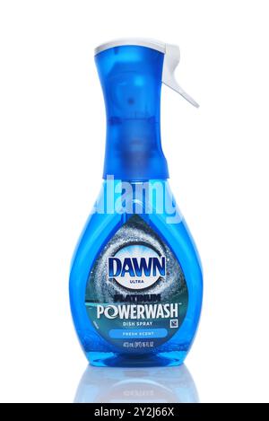 IRVINE, KALIFORNIEN - 6. SEPTEMBER 2024: Eine Flasche Dawn Ultra Powerwash Dish Spray. Stockfoto