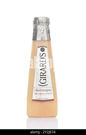 IRVINE, KALIFORNIEN - 6. SEPTEMBER 2024: Eine Flasche Girards Champagne 60 Kalorien Vinaigrette Dressing. Stockfoto