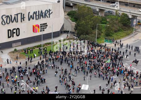 Melbourne, Australien. September 2024. Anti-Kriegs-Aktivisten stören die waffenausstellung im Melbourne Exhibition and Convention Centre in Melbourne. Quelle: Corleve/Alamy Live News Stockfoto