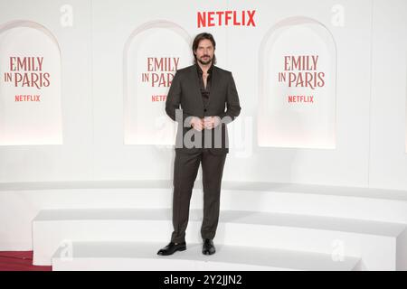 Rom, Italien. September 2024. Lucas Bravo besucht den roten Teppich der netflix-fernsehserie „Emily in Paris 4“ im Space Cinema Moderno. Quelle: SOPA Images Limited/Alamy Live News Stockfoto