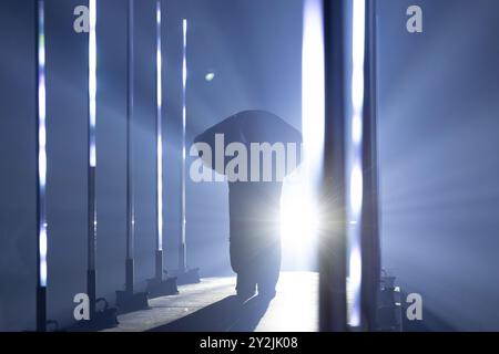 Designer Kazutoshi Marcus Ichikawa dankt dem Publikum nach der MARCUS COVINGTON Show während der Rakuten Fashion Week Tokio 2025 Frühjahr und Sommer um Stockfoto