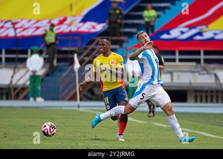 Barranquilla, Kolumbien. September 2024. Jhon Arias von Kolumbien kämpft am 10. September 2024 im Roberto Melendez Metropolitan Stadium in Barranquilla, Kolumbien, um den Possession Ball, während des Spiels zwischen Kolumbien und Argentinien um die 8. Runde der FIFA 2026 Qualifikation. Foto: Jose Pino/DiaEsportivo/Alamy Live News Credit: DiaEsportivo/Alamy Live News Stockfoto