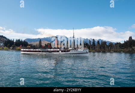Historischer Dampfschiff Earnslaw am Lake Wakatipu in Queenstown, Neuseeland, Aotearoa. Stockfoto