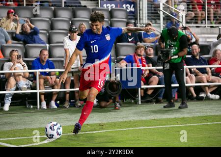 Cincinnati, Ohio, USA, 10. September 2024. Christian Pulisic (10) tritt aus der Ecke. Die USMNT spielt Neuseeland in einem internationalen Freundschaftsspiel im TQL Stadium in Cincinnati, Ohio. Quelle: Kindell Buchanan/Alamy Live News Stockfoto