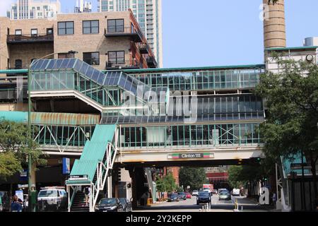 Clinton Street Green und Pink Line CTA Bahnhof in Chicago Stockfoto