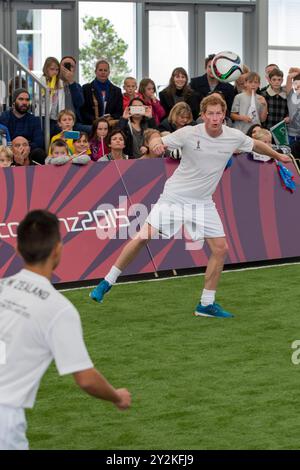 Prince Harry, der an einem Fünferspiel mit neuseeländischen U20-Spielern und Studenten teilnimmt, The Cloud, Auckland, Neuseeland, Samstag, Mai 2015. Stockfoto