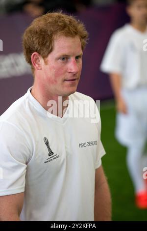 Prince Harry, der an einem Fünferspiel mit neuseeländischen U20-Spielern und Studenten teilnimmt, The Cloud, Auckland, Neuseeland, Samstag, Mai 2015. Stockfoto