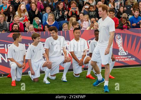 Prince Harry, der an einem Fünferspiel mit neuseeländischen U20-Spielern und Studenten teilnimmt, The Cloud, Auckland, Neuseeland, Samstag, Mai 2015. Stockfoto