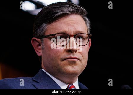 Washington, Usa. September 2024. Der Sprecher des US-Repräsentantenhauses Mike Johnson (Republikaner von Louisiana) wird am Dienstag, den 10. September 2024, im Capitol Building in Washington DC, USA, während einer Pressekonferenz mit der Führung des Repräsentantenhauses gesehen. Foto: Aaron Schwartz/CNP/ABACAPRESS. COM Credit: Abaca Press/Alamy Live News Stockfoto