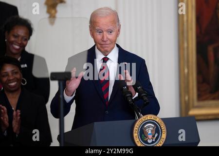Washington, Usa. September 2024. US-Präsident Joe Biden begrüßt das Gamecocks Women's Basketball Team der University of South Carolina im Weißen Haus in Washington, DC, USA, um am 10. September 2024 seine NCAA-Meisterschaftssaison 2023-2024 zu feiern. Foto: Chris Kleponis/CNP/ABACAPRESS. COM Credit: Abaca Press/Alamy Live News Stockfoto