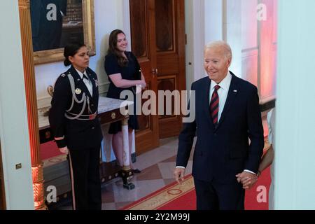 Washington, Usa. September 2024. US-Präsident Joe Biden begrüßt das Gamecocks Women's Basketball Team der University of South Carolina im Weißen Haus in Washington, DC, USA, um am 10. September 2024 seine NCAA-Meisterschaftssaison 2023-2024 zu feiern. Kredit: Chris Kleponis/CNP Kredit: Abaca Press/Alamy Live News Stockfoto