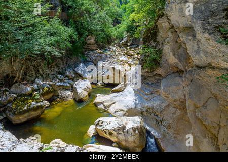 Horma Canyon, Kure Mountains Nationalpark, Kastamonu, Türkei. Hölzerner Wanderweg. Stockfoto