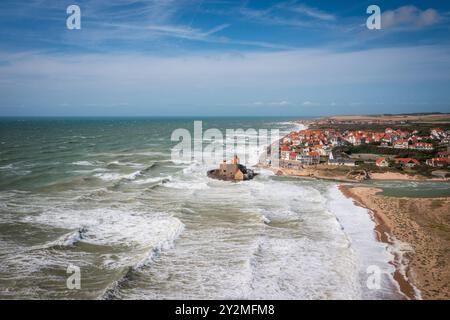 Le fort d'Ambleteuse dans la tempête, Frankreich, Côte d'Opale. Stockfoto