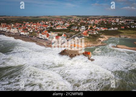 Le fort d'Ambleteuse dans la tempête, Frankreich, Côte d'Opale. Stockfoto